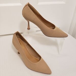 Cushionaire Light Beige Encore Knit Dress Pumps Size 8.5W, Business Casual